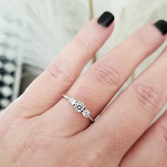 NEW Sterling Silver Round 3 Stone 5A CZ Diamond Ring - Picture 4 of 13